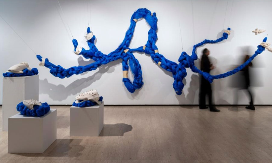 LA EXPOSICIÓN «AL PRINCIPIO TODO ERA MAR SIN LUZ» DE SUSANA GUERRERO LLEGA AL MUSEO DEL MAR DE SANTA POLA